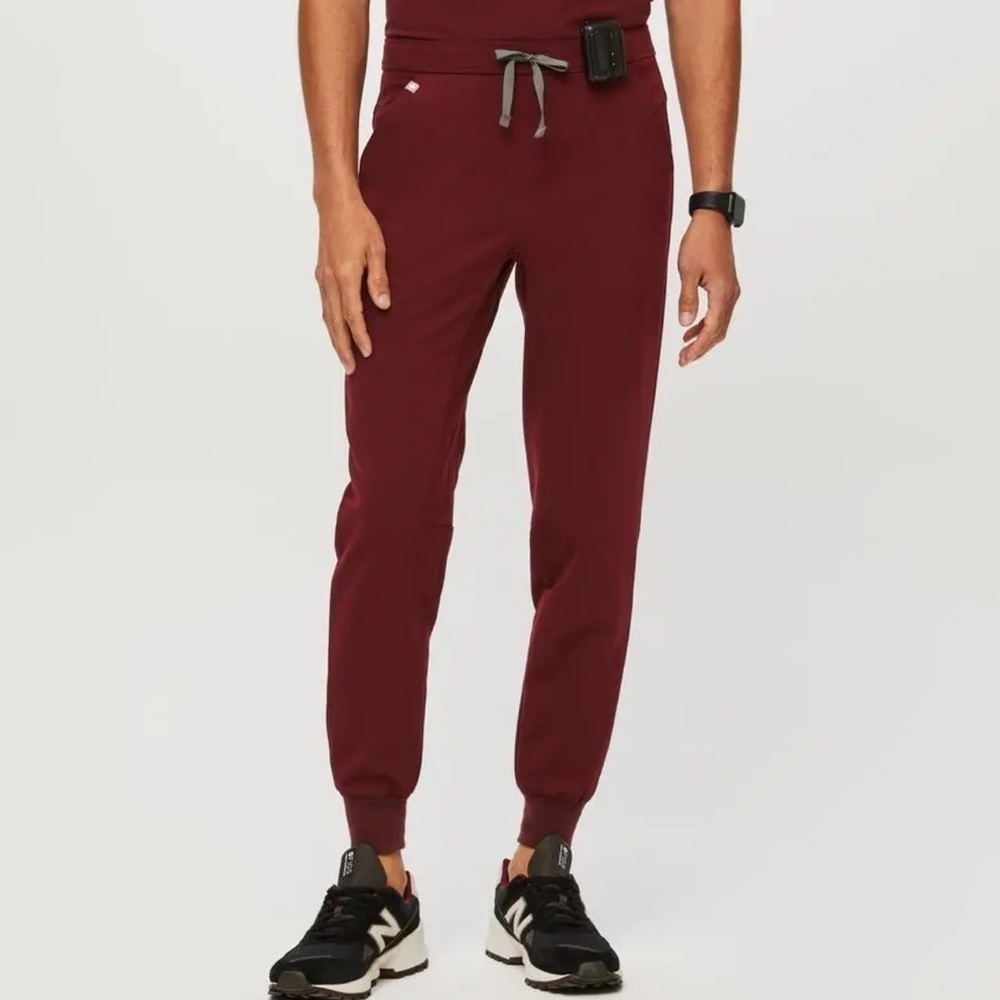 Figs Men's Tansen Jogger Scrub Pants in Burgundy Sz XL Short Pull-on Comfort